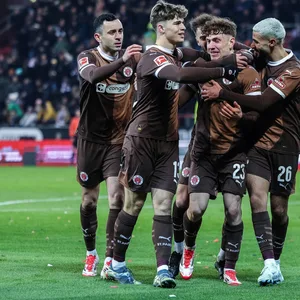 St. Pauli bejubelt den Siegtreffer gegen Hoffenheim