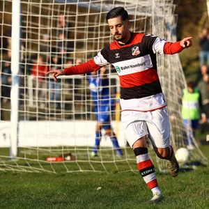 Veli Sulejmani feiert sein Tor zum 3:1 für Altona.
