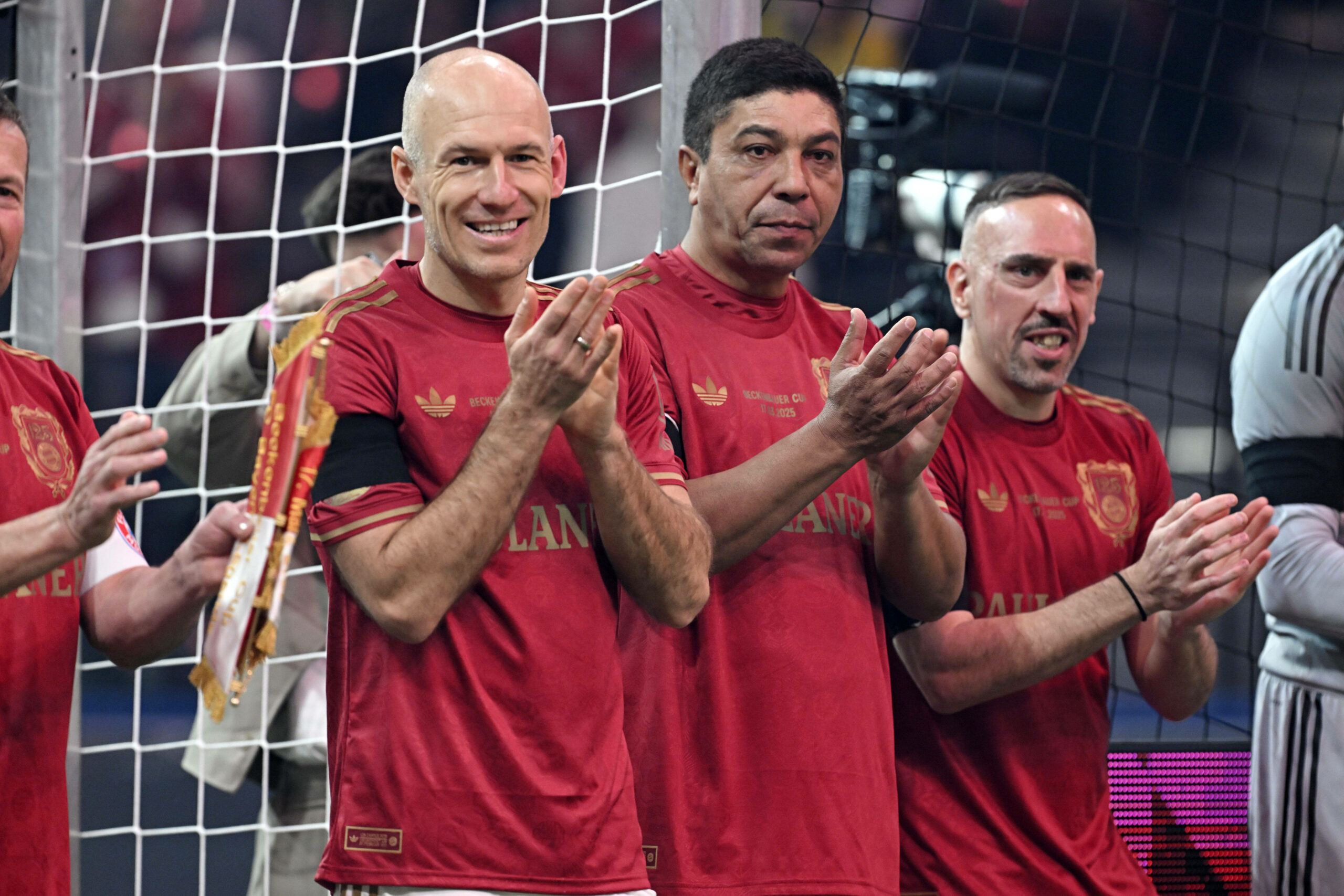Beim Beckenbauer Cup kamen zur ehren der verstorbenen Bayern-Ikone Legenden wie Arjen Robben, Giovanne Elber und Franck Ribéry (v.l.).
