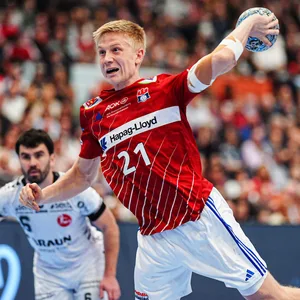 Frederik Bo Andersen wirft im Sprung