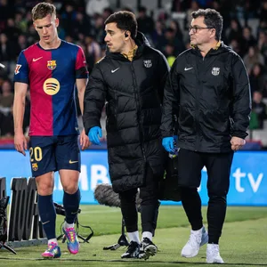 Dani Olmo geht verletzt vom Platz