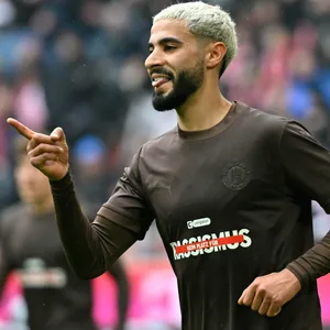 Elias Saad nach seinem Tor zum 1:1 gegen Bayern