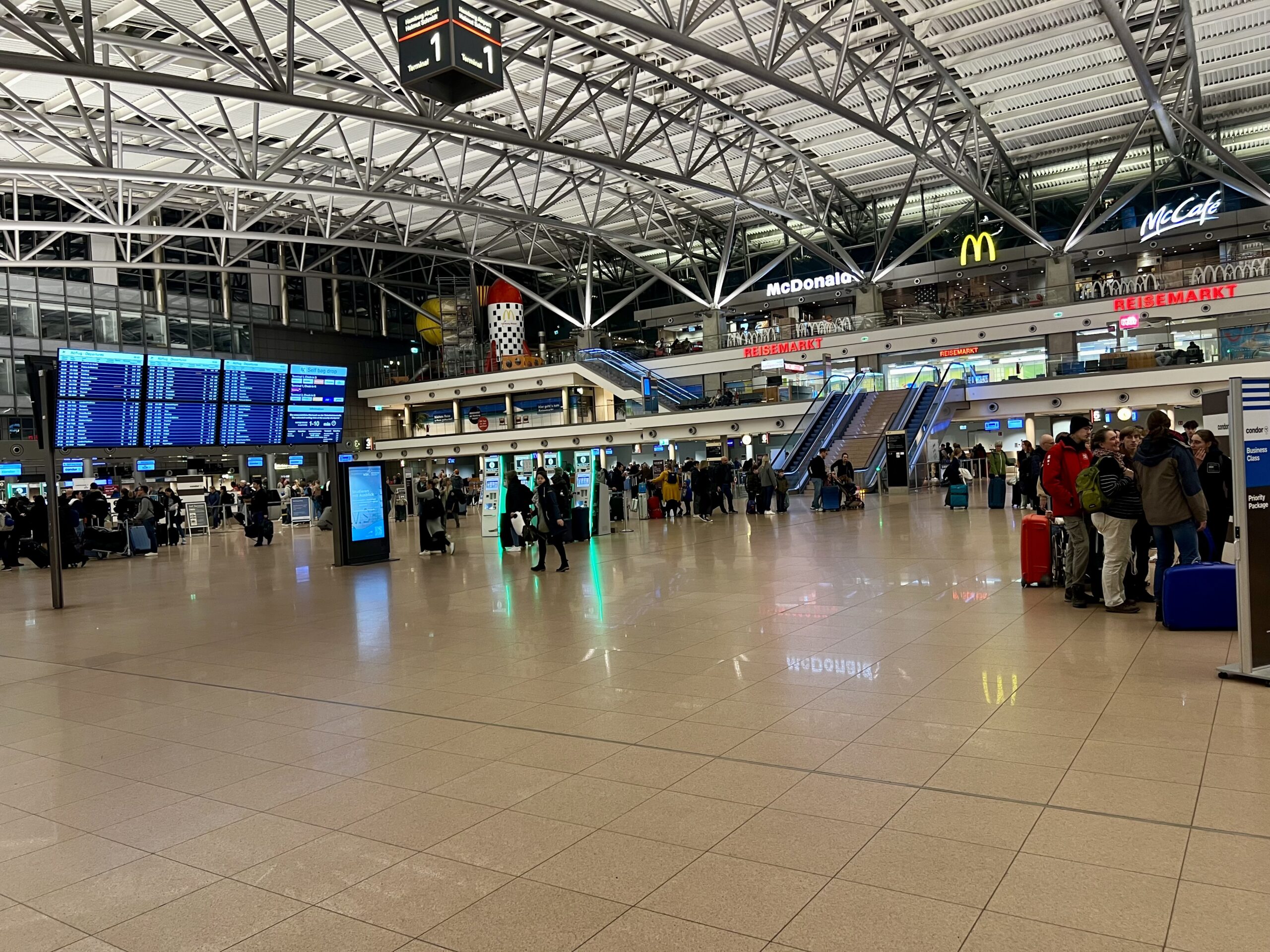 Am Dienstagmorgen nahm der Hamburger Flughafen seinen Betrieb wieder auf.