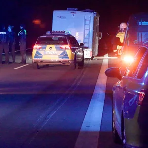 Die Polizei stoppte das Wohnmobil auf der A26.