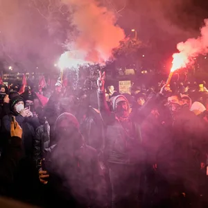 Istanbul: Menschen nehmen an einer Demonstration teil, nachdem der Bürgermeister von Istanbul, Imamoglu, festgenommen und inhaftiert wurde.