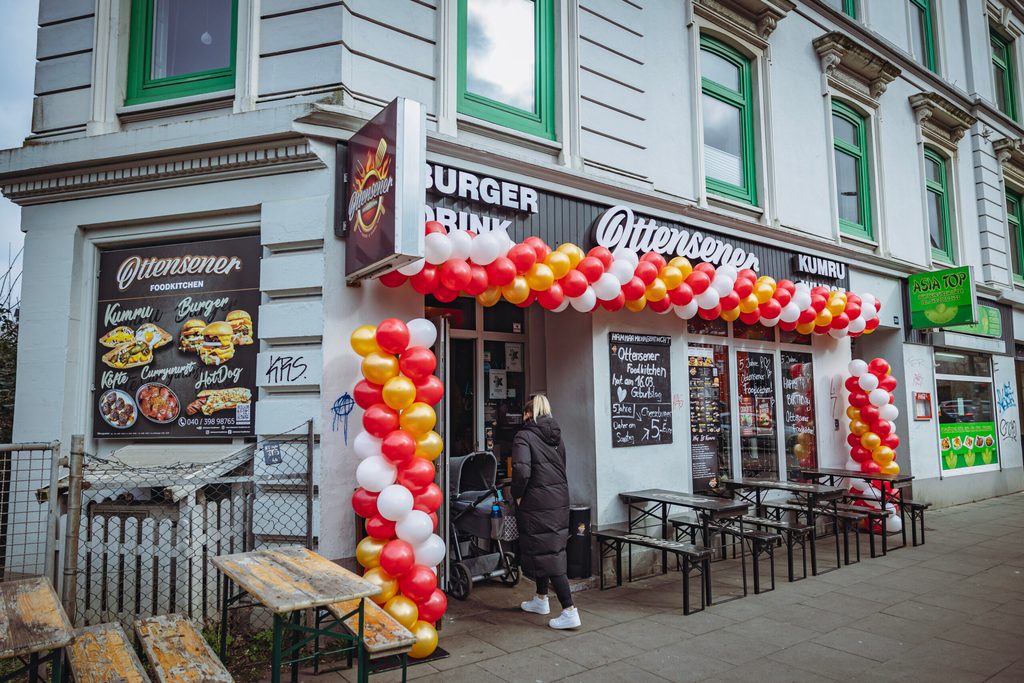 Die „Ottenser Foodkitchen“ befindet sich vor der Brücke zwischen der Bahrenfelder Straße und dem Bahrenfelder Steindamm.