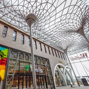 Einige Geschäfte im neuen Westfield sind so gut wie fertig, andere brauchen noch bis Sommer.