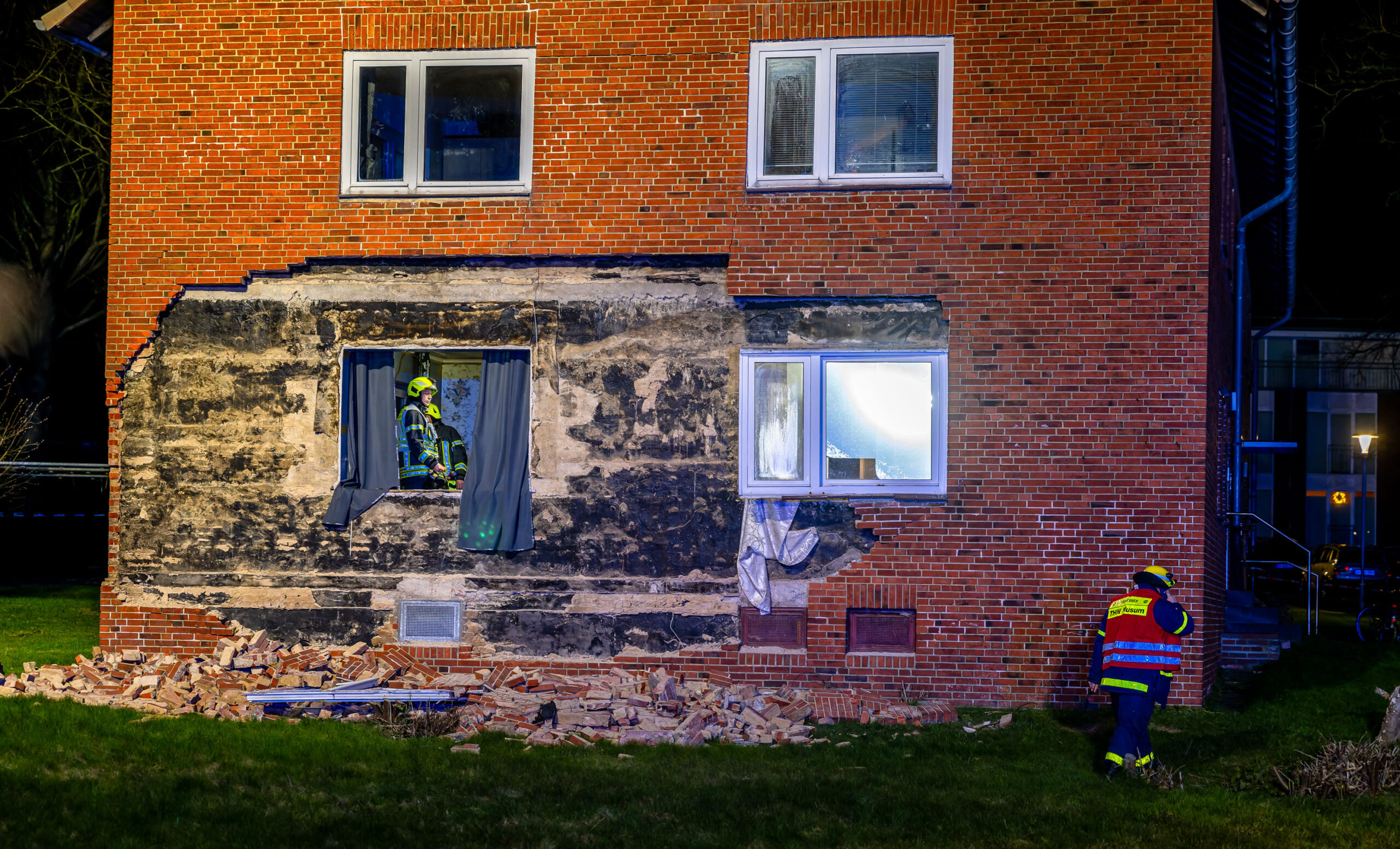Teile der Außenmauer stürzten ein.