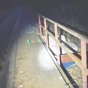 Die Sitzecke der beiden Jugendlichen auf der Eisenbahnbrücke Hitzacker.