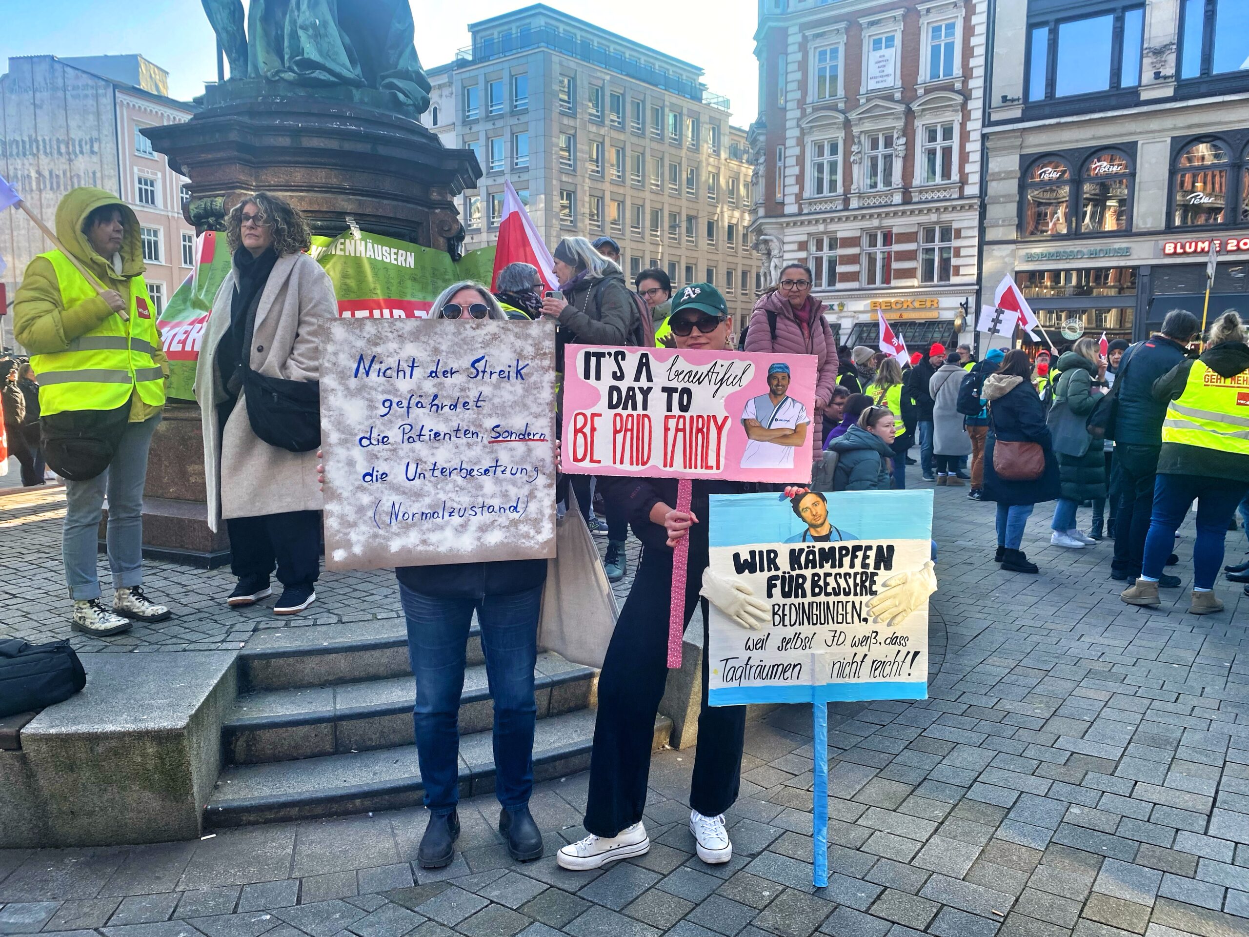 Krankenpfleger demonstrieren auf dem Gänsemarkt