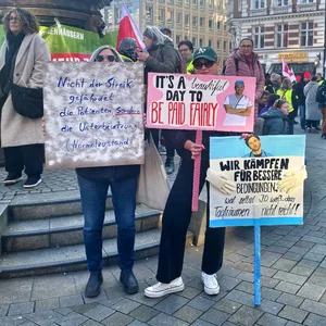 Krankenpfleger demonstrieren auf dem Gänsemarkt