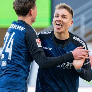 Filip Bilbija freut sich über sein Tor gegen den HSV