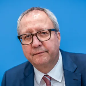 Andreas Voßkuhle, ehemaliger Verfassungsrichter warnt vor einem Abstieg Deutschlands zu einem Zweite- oder sogar Dritte-Welt-Land.