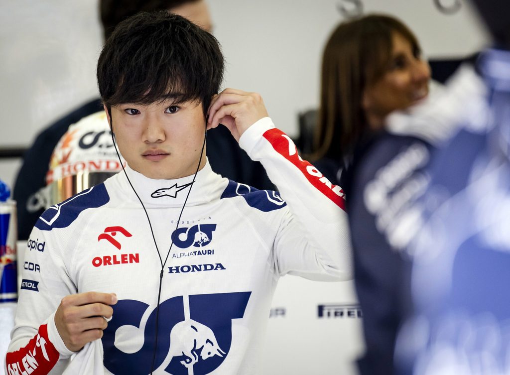Yuki Tsunoda im Rennanzug