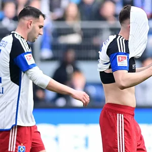 Frustrierte HSV-Spieler nach einer Niederlage gegen Osnabrück