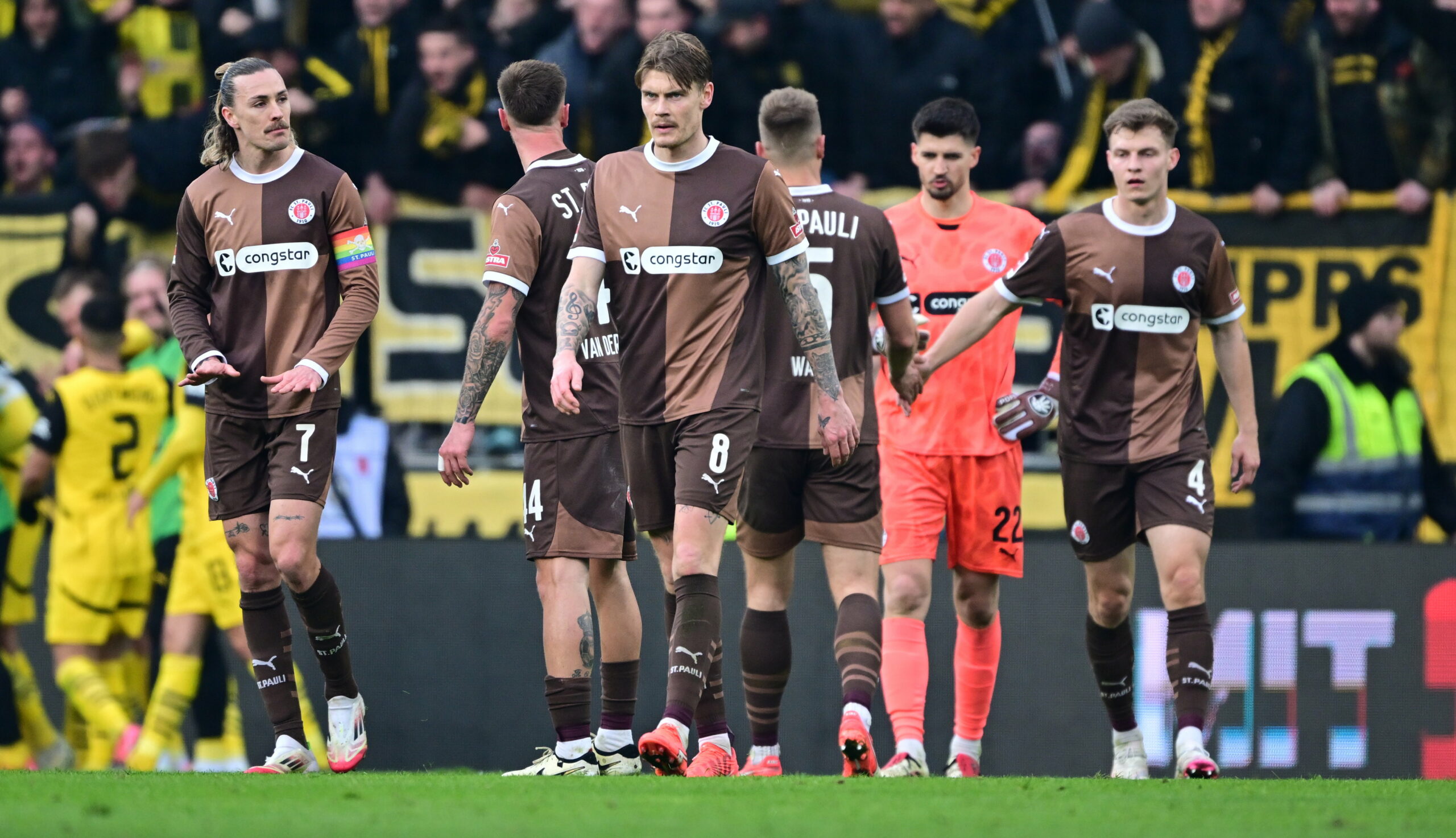 St Pauli nach dem Gegentor zum 0:2