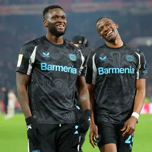Victor Boniface und Nordi Mukiele bejubeln ein Tor