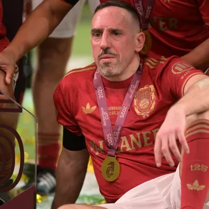 Franck Ribéry beim Beckenbauer Cup mit einer Medaille um den Hals
