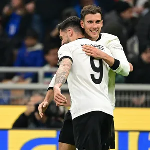 Leon Goretzka und Tim Kleindienst jubeln