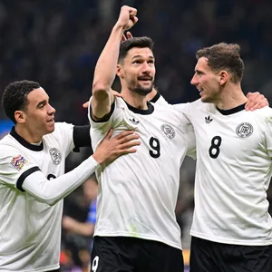 Jamal Musiala, Tim Kleindienst und Leon Goretzka jubeln