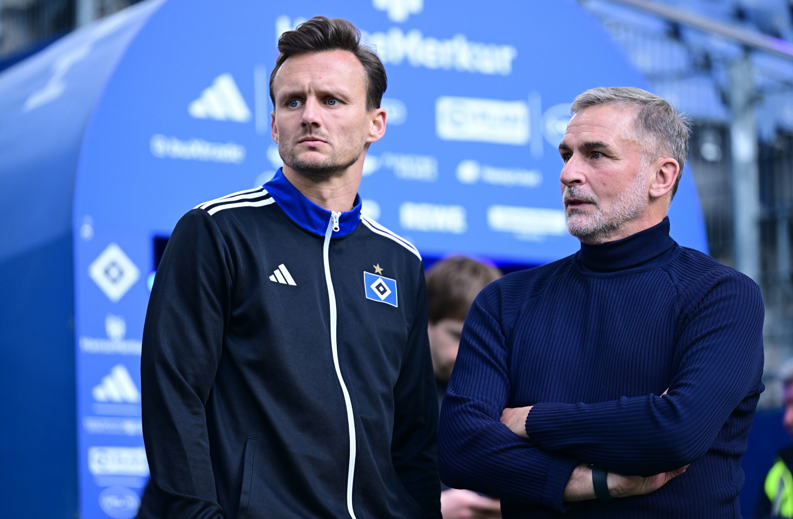 Claus Costa (l.) und Stefan Kuntz tauschen sich aus.