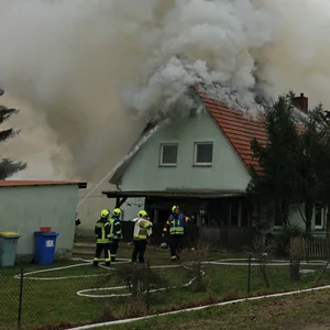 Das Haus brannte lichterloh.