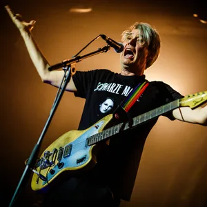 This boy is Tocotronic: Dirk von Lowtzow beim Auftakt zu drei ausverkauften Hamburg-Konzerten.