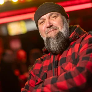 Ist immer dann auf dem Kiez, wenn die Partyhorden anrücken: Security-Chef Dennis Schmidt (50)