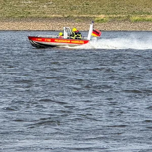 Ein Feuerwehrboot