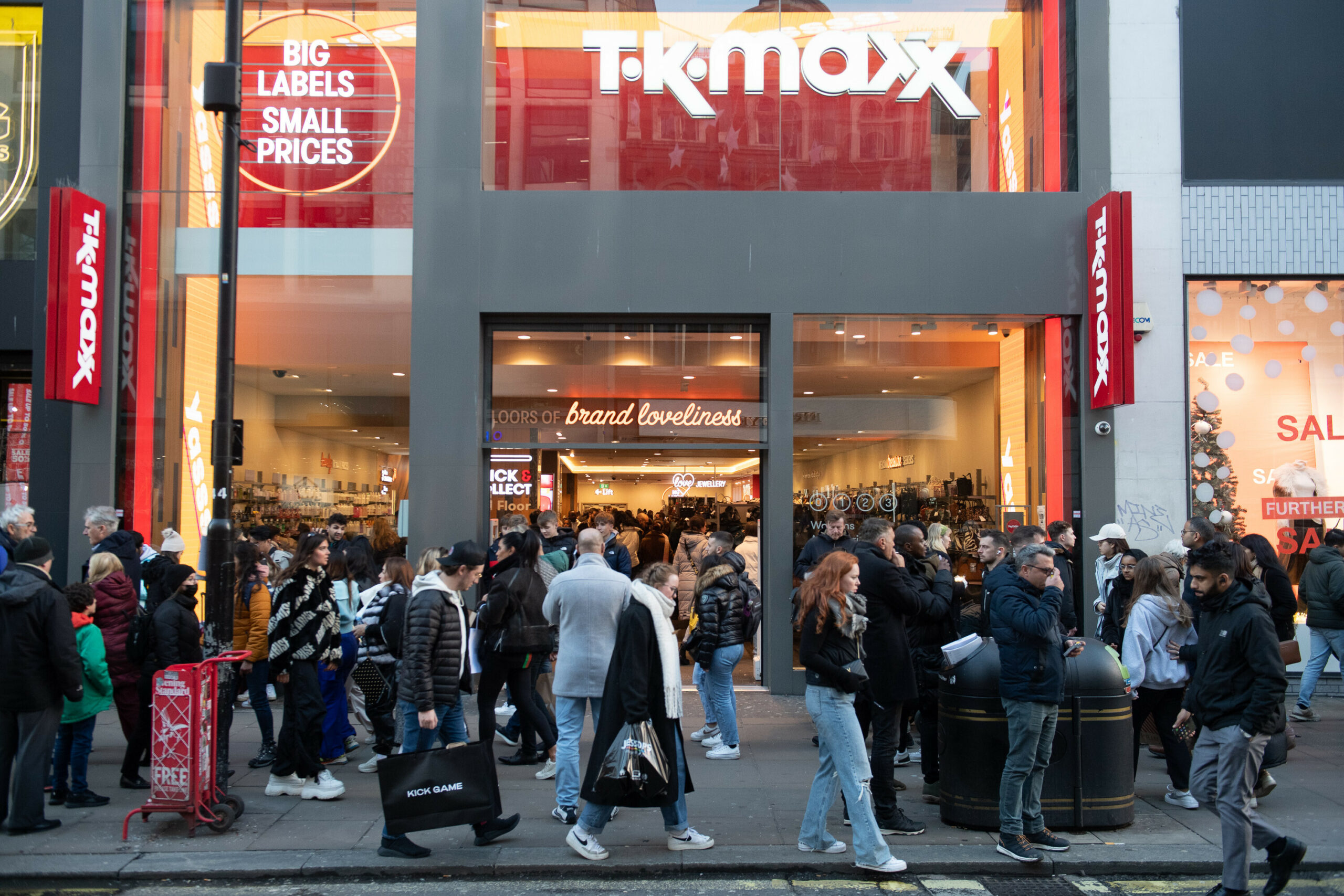 Blick auf eine TK-Maxx-Filiale: In Hamburg expandiert der Mode-Riese und eröffnet ein weiteres Geschäft.