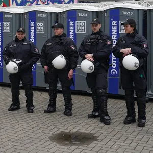 Dixie-Klos neben dem Auswärtsblock am Millerntor