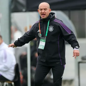 Marc Meister als DFB-Trainer an der Seitenlinie