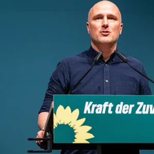 Sven Lehmann spricht auf der Landesdelegiertenkonferenz der Grünen.