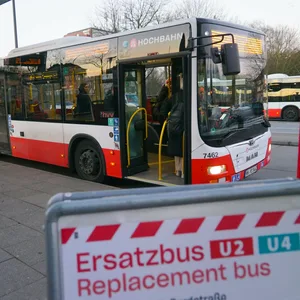 Der Angriff passierte in einem Bus des Schienenersatzverkehrs (Symbolbild).