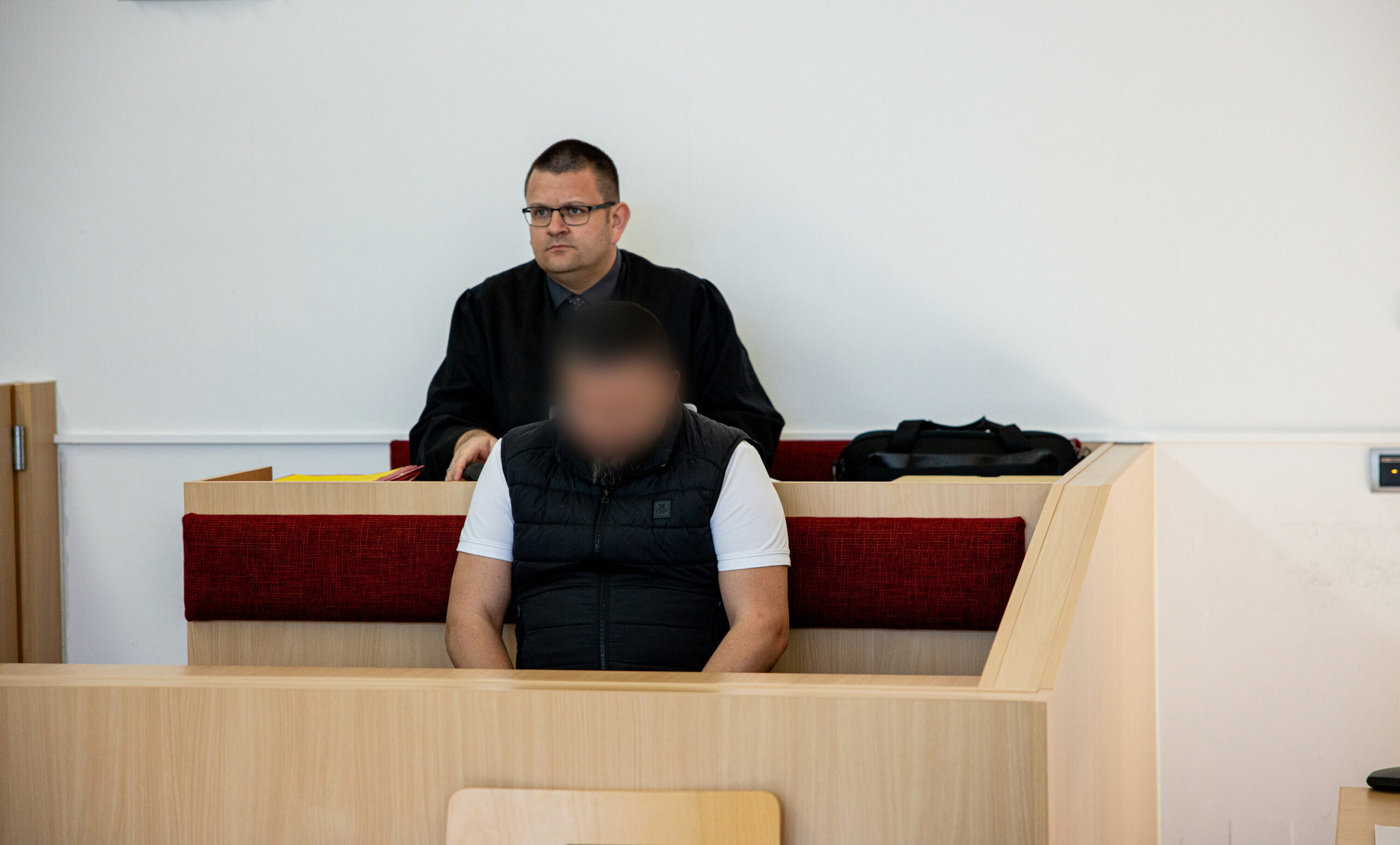 Angeklagter beim Gerichtsprozess