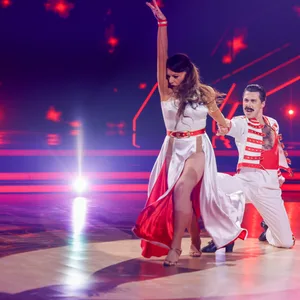 Christine Neubauer, Schauspielerin, und Valentin Lusin, Profitänzer, tanzen in der RTL-Tanzshow „Let's Dance“ im Coloneum.