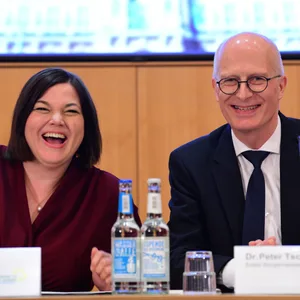 Gut gelaunt stellten Katharina Fegebank (Grüne) und Peter Tschentscher (SPD) am Donnerstag die neue, alte Koalition vor.