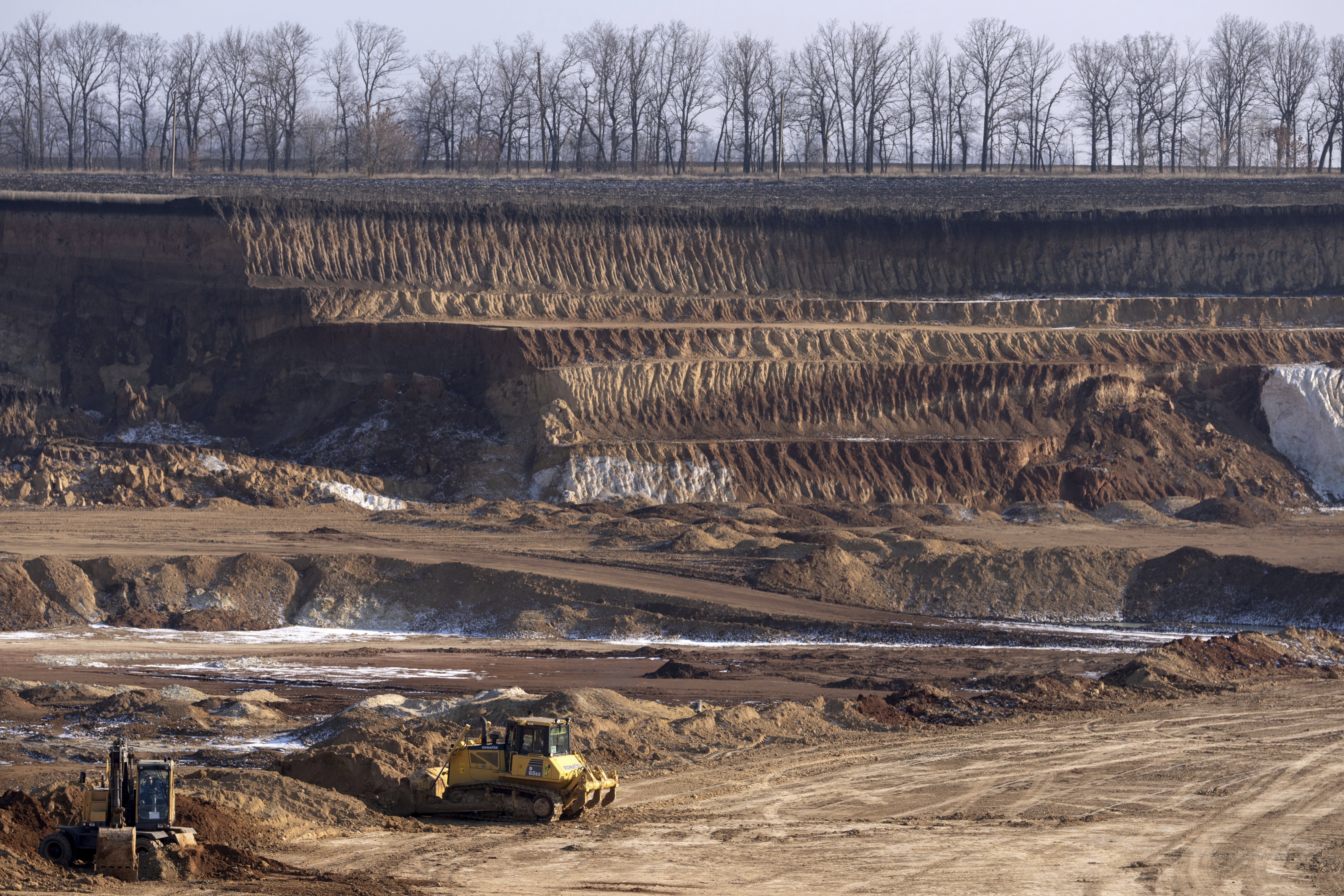 Ilmenit-Tagebaus in einer Schlucht in der Region Kirowohrad in der Ukraine