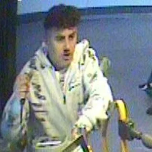 Die Polizei sucht mit diesem Foto nach dem Mann.