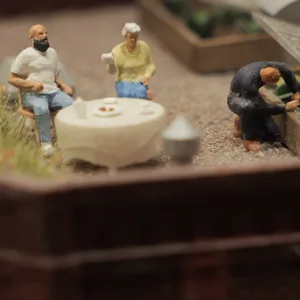 Pfleger Rashid Hamid hat seine verstorbene Freundin, die beliebte TikTok-Oma Lotti, im Miniatur Wunderland verewigt.