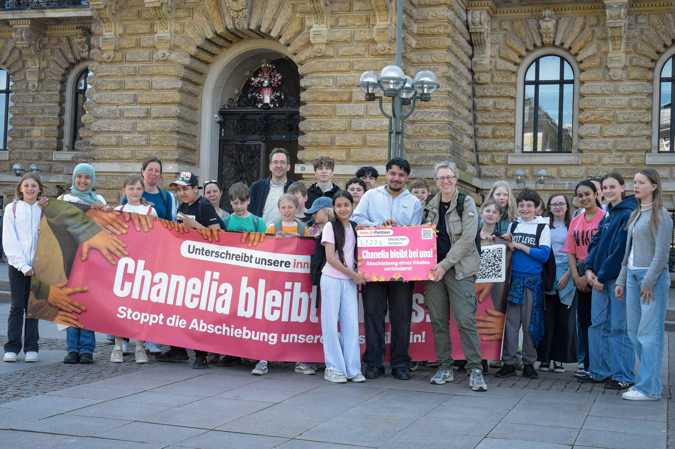 Demo vor dem Rathaus gegen Abschiebung