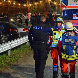 Rettungskräfte und Polizei vor der Disco Fun-Parc.