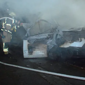 Der Transporter stand in Vollbrand.