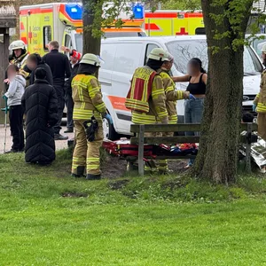 Mehrere Bewohner wurden von umherfliegenden Splittern verletzt und vor Ort versorgt.