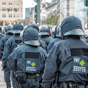 Fast jeder vierte Hamburger Polizist steht politisch rechts (Symbolbild)