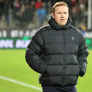 Olaf Rebbe vor dem Spielfeld