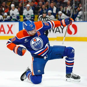 Leon Draisaitl beim Jubeln.