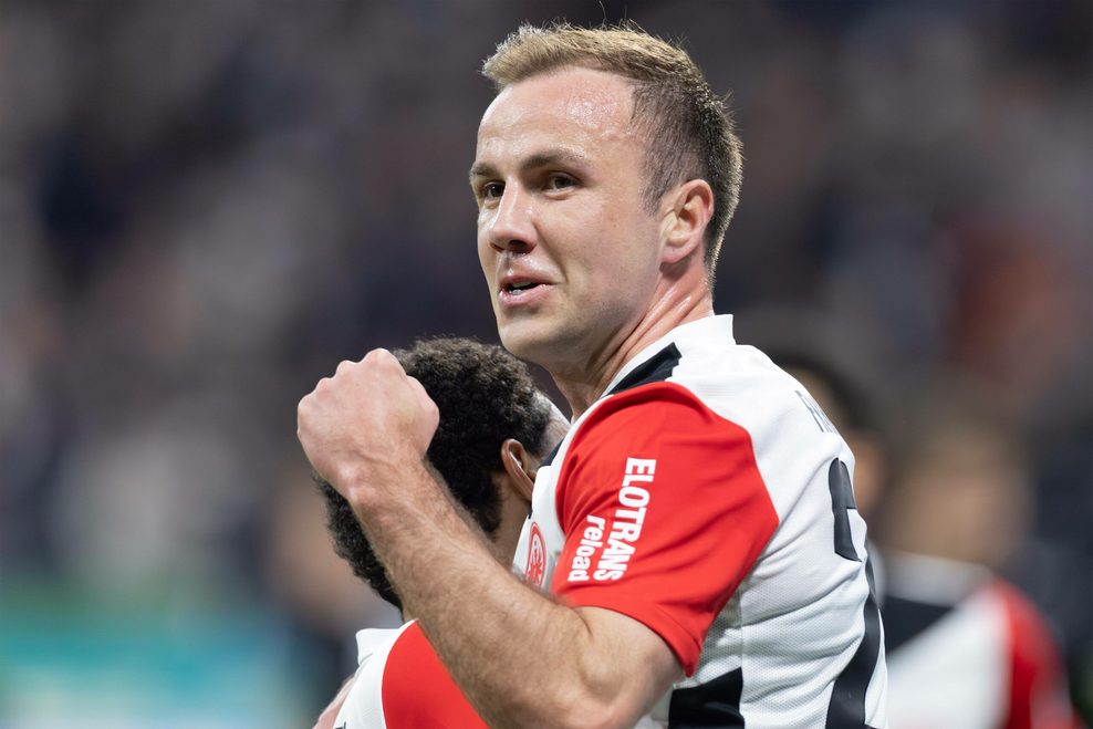 Mario Götze jubelt mit geballter Faust