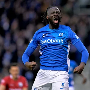 Tolu Arokodare im Genk-Trikot