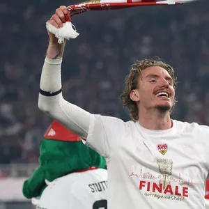 Nick Woltemade feiert Finaleinzug